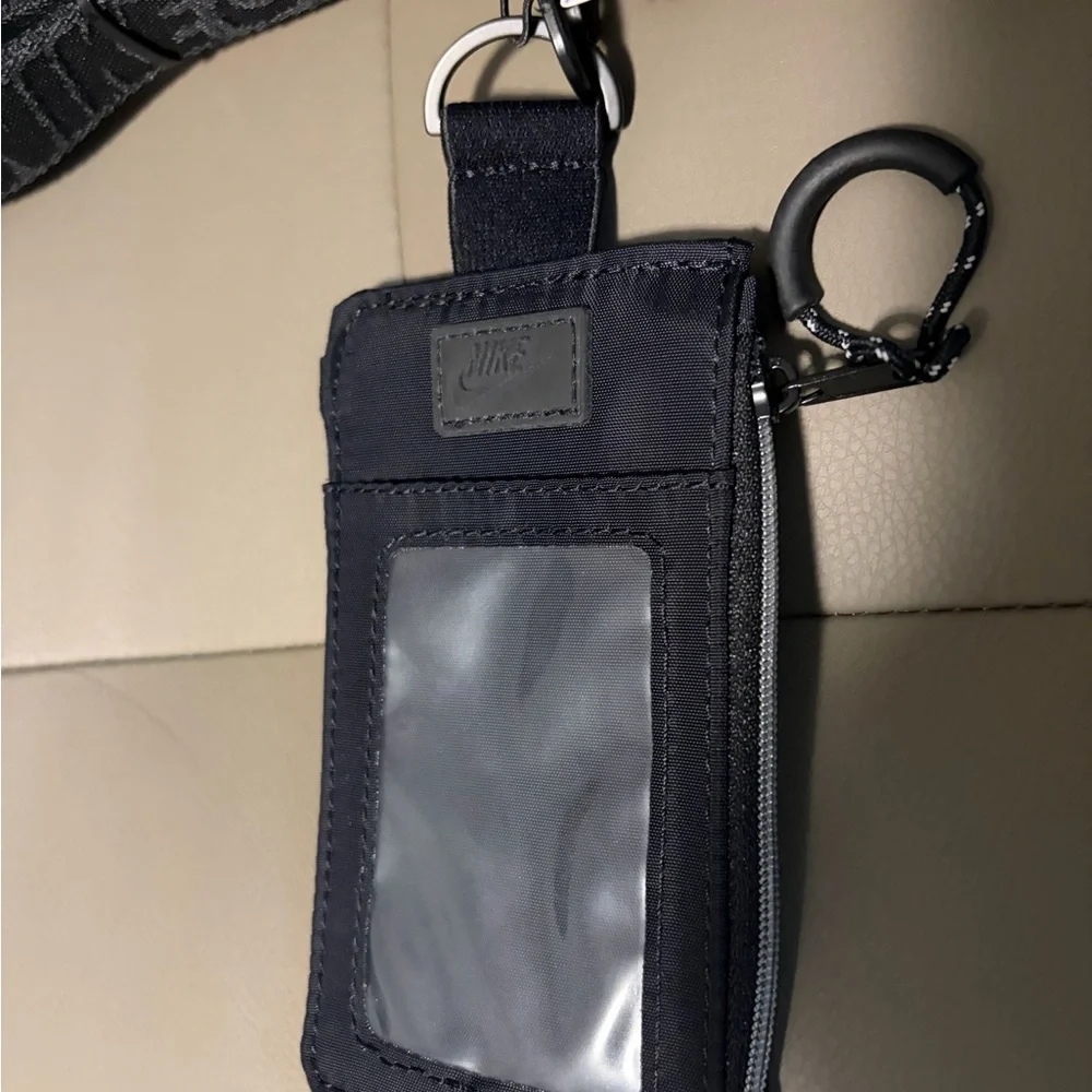 BNWT NIKE TECH STATEMENT ZIP WALLET LANYARD BLACK CARD HOLDER - Picture 4 of 14